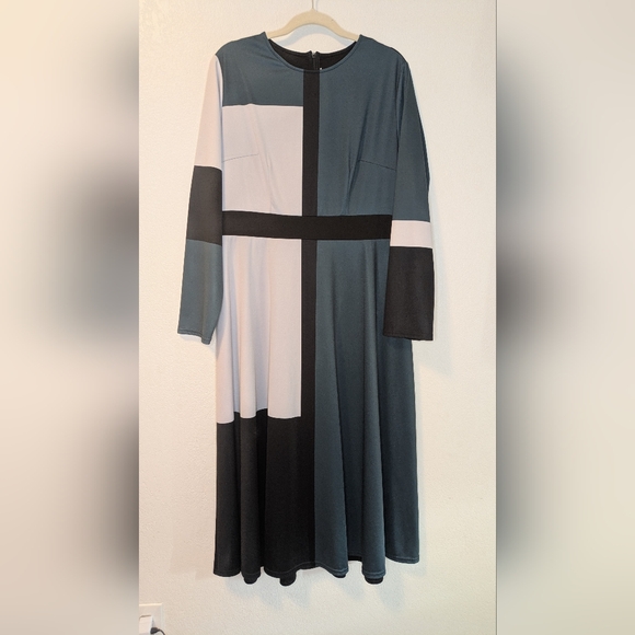 Dresses & Skirts - Colorblock Long Sleeve Dress